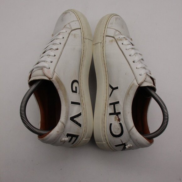 A closer look at Low-Profile Tight Knots For Sleek Footwear